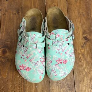 Birkenstock size 39 Kay SL Soft Footbed clogs in a mint flower print